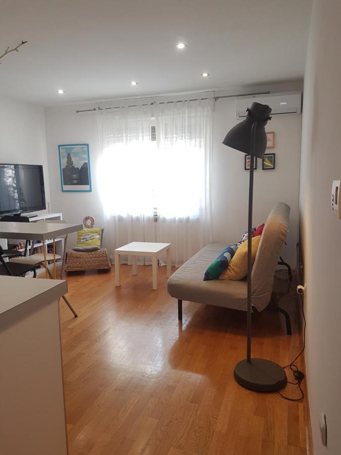Chic Apartment ซาเกร็บ ภายนอก รูปภาพ